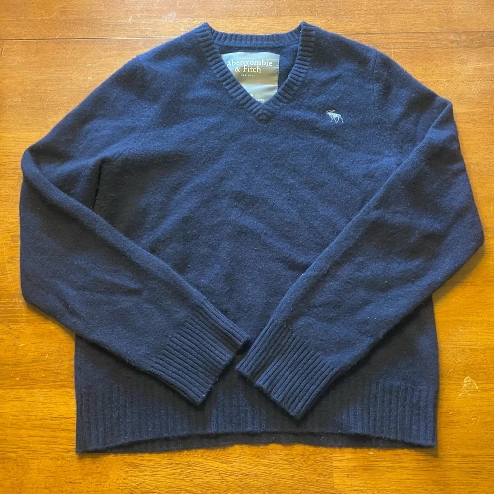 Abercrombie & Fitch Men’s Navy V-Neck Cashmere Sweater